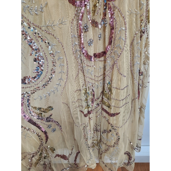 - NWT LONG SLEEVE EMBELLISHED ILLUSION EVENING GOWN Size 6 $ 798 - Picture 7 of 10